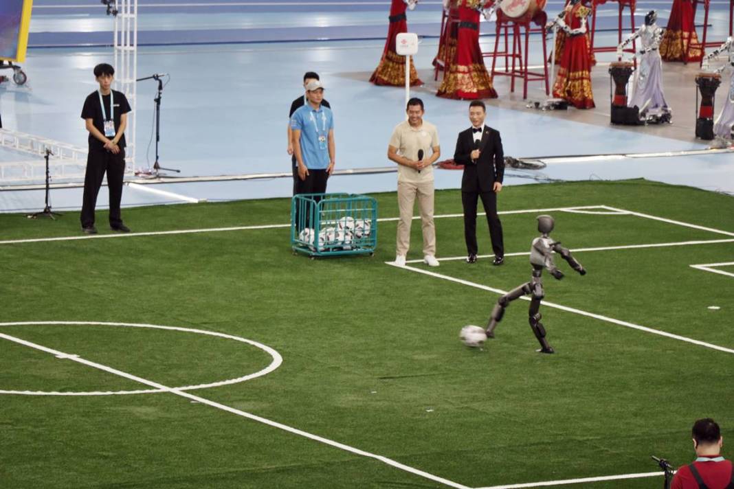 İnsansı robot TienKung, Usain Bolt'un 100 metre rekorunu tarihe gömdü 13